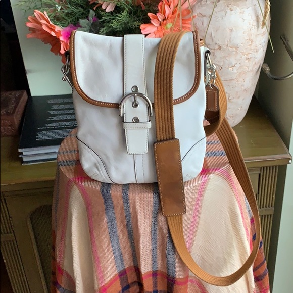 Coach Handbags - Selling a bag